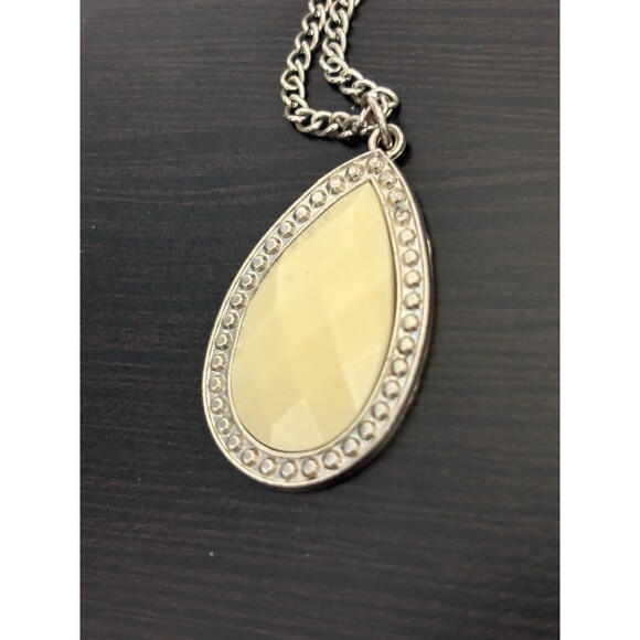 Vintage Teardrop Pendant Statement Necklace 22 Inch Chain - Picture 9 of 10